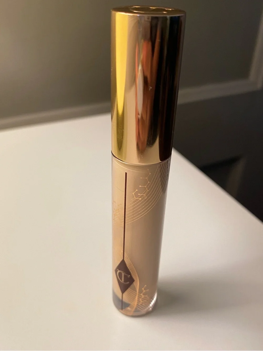 Charlotte Tilbury Beautiful Skin Concealer- 6 Medium